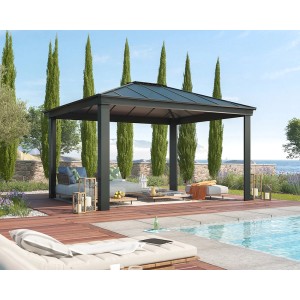 Palram Canopia Dallas 4.3 x 3.6 Gartenpavillon in Anthrazit neben Pool und Gartenmöbeln.