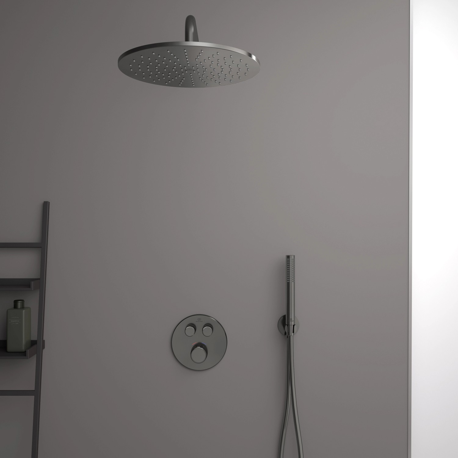 Ideal Standard Brausehalter Idealrain Atelier in Grau mit Kopf- und Handbrause.