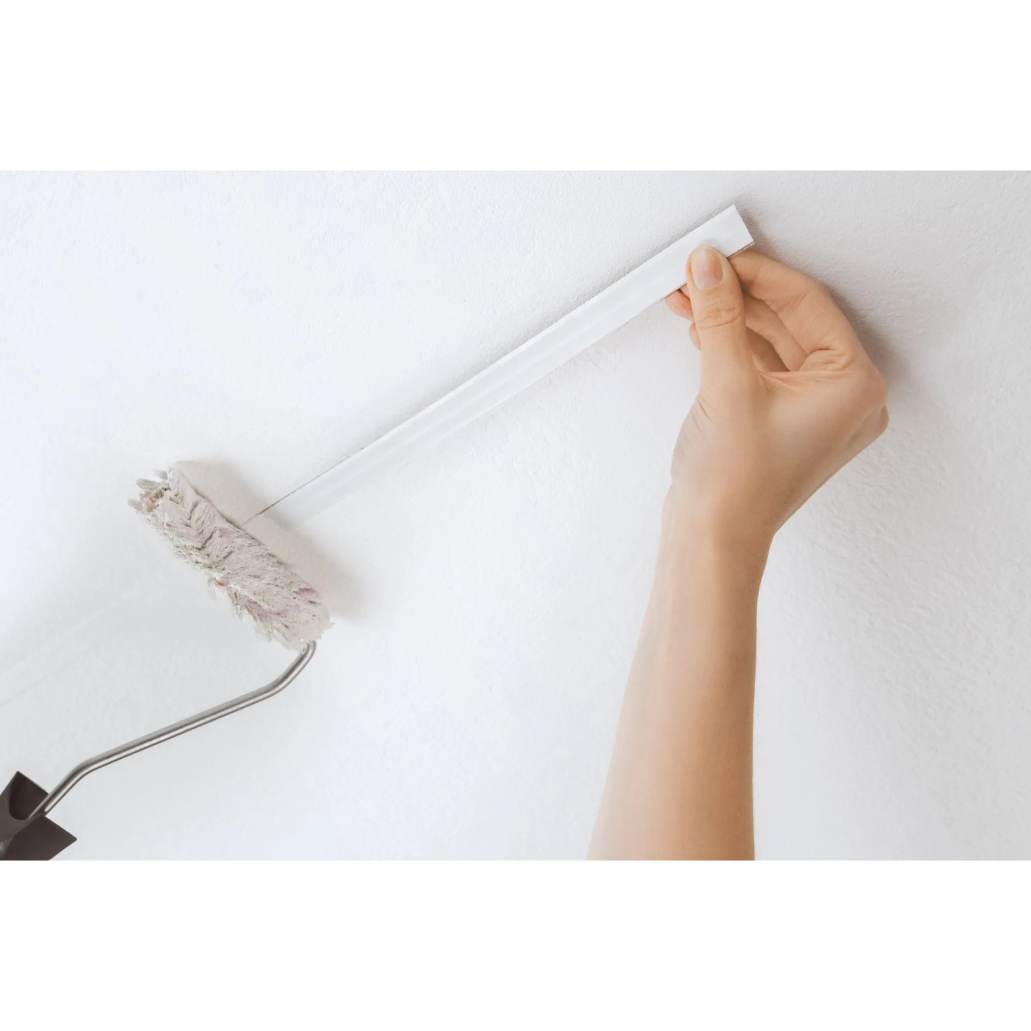 Paulmann MaxLED Invisible Connector 3m wird überstrichen und mit Farbe überdeckt.