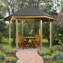 Weka Pavillon 656 aus Holz, 326x376 cm, mit Tisch und Stühlen im Garten.