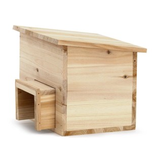 Winterfestes Moorland Igelhaus aus Holz, 20x20 cm, mit Eingangsbereich.