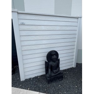 Betonzaun mit Acrylfarbe in Signalweiß, Kategorie: Sichtschutzzäune.