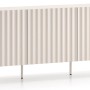 Selsey Sideboard Derriva, 170 cm, in Kaschmir-Ton mit drei Türen und gerillten Fronten auf Metallbeinen. Modernes Design.