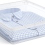 Transparente Aufbewahrungsbox C Flat mit Deckel, gefüllt mit Hemden. Ideal zur Lagerung und Organisation.