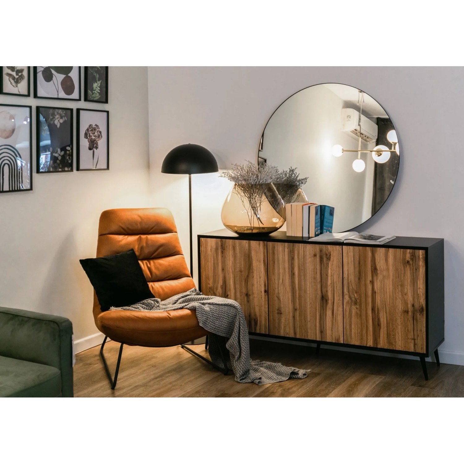 Selsey Sideboard Bello, schwarz/Wotan-Eiche, 154 cm, mit Lamellenfronten im Wohnzimmer. Modernes Sideboard mit Stauraum.