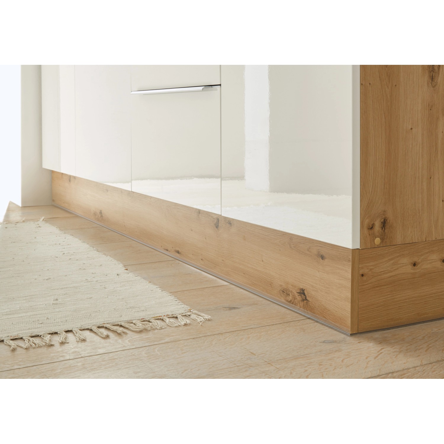 Detailansicht: Respekta Küchenzeile Marleen in Artisan-Eiche und Weiß Hochglanz.