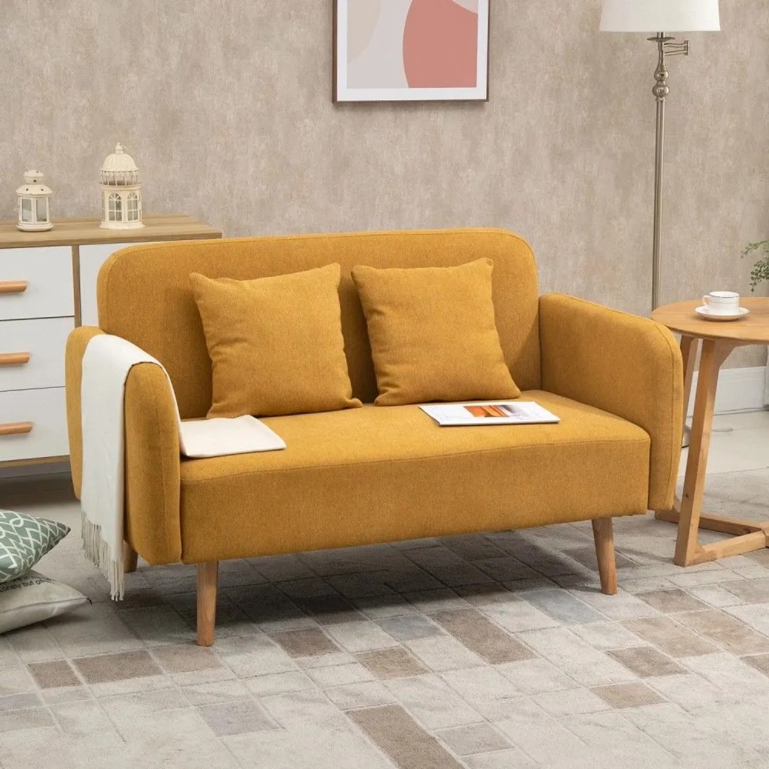 Modernes HOMCOM 2-Sitzer Sofa in Senfgelb mit 2 Kissen und Holzfüßen, ideal für das Wohnzimmer.