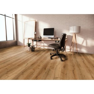 Verlegter Vinylboden Eiche Triest Mittel im Arbeitszimmer mit Büromöbeln.