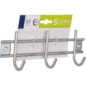 Siro Hakenleiste aus Edelstahl, feingeschliffen, mit 3 Haken und Befestigungsmaterial für die Wandmontage.