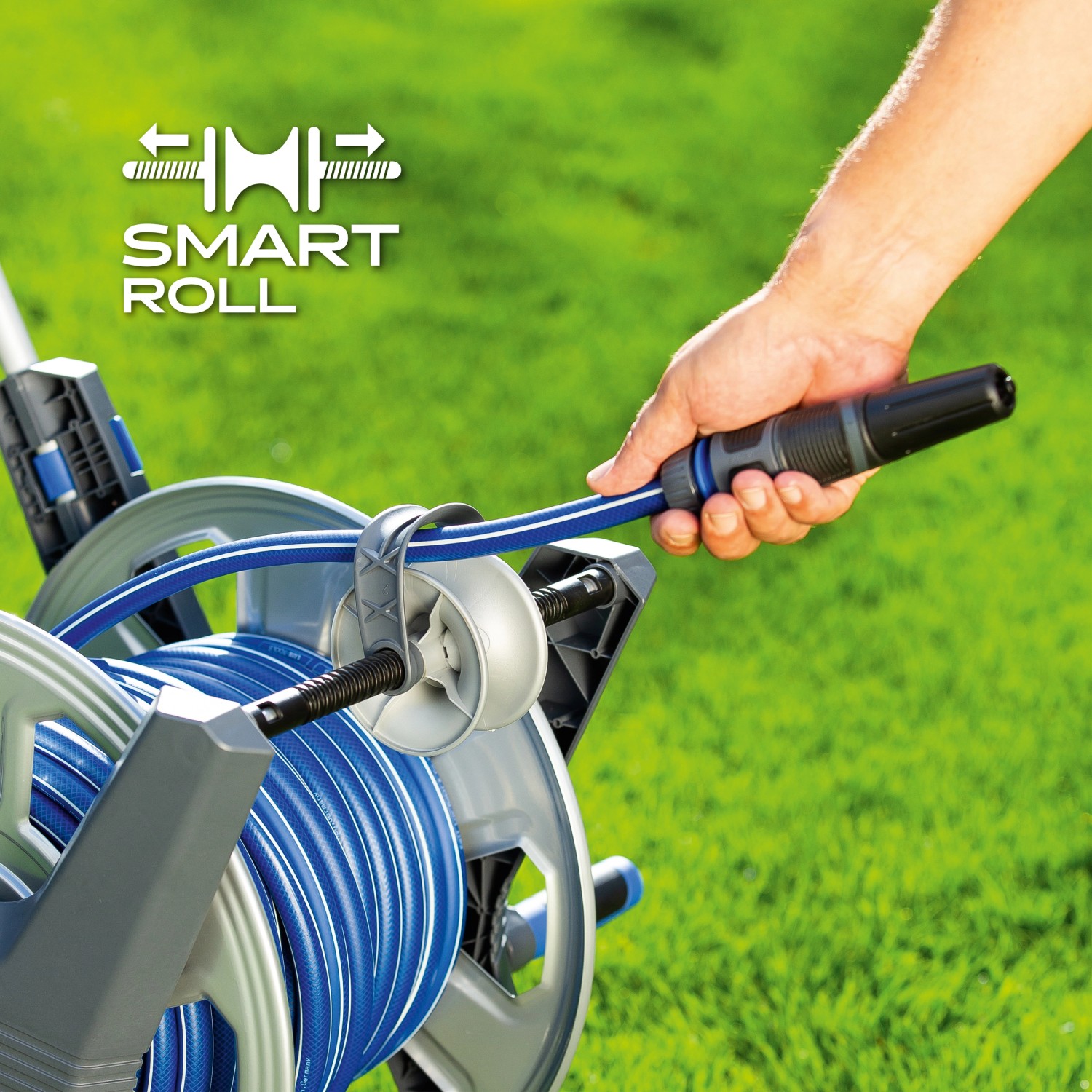 LUX Schlauchwagen-Set Pro mit Metalltrommel und 30m Schlauch in Nutzung.