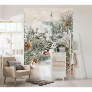 Komar Fototapete Fable mit Waldmotiv, Wasserfall, Vögeln und Blumen in sanften Farben.