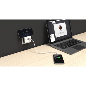 REV Ritter Quad Ladegerät mit USB A&C, weiß, lädt Handy und Laptop.