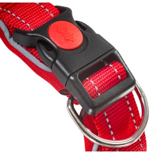 Detailaufnahme: Rotes ArmoredTech Hundehalsband mit Klickverschluss und D-Ring.