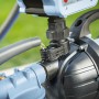 Elektronischer Druckschalter EDS 8 an Gartenpumpe mit Wasserfluss.