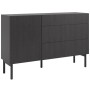 Selsey Nolie Sideboard, 140 cm, schwarz, mit geriffelter Tür und drei Schubladen, auf Holzbeinen.
