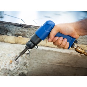 LUX Druckluft-Meißelhammer im Einsatz, Teil des 33-teiligen Druckluft-Sets.