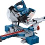 Bosch Professional Akku-Kapp- und Gehrungssäge GCM 18 V-216 D, blau/silber, mit Sägeblatt und Werkstückauflagen.