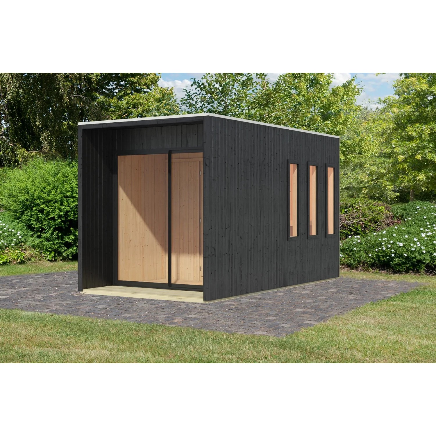 Karibu Saunahaus Cancun Schwarz mit Holztür und drei Fenstern im Garten.