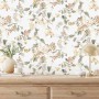 Marburg Vliestapete Floral Natur Weiß-Beige an Wand hinter Kommode mit Deko.