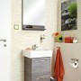 Rechteckiger Jump Spiegel, 55x70 cm, im Badezimmer mit Waschtisch und Deko.