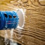 Bosch Expert Lochsäge Tough Material Ø 51 mm bohrt Loch in Holz.