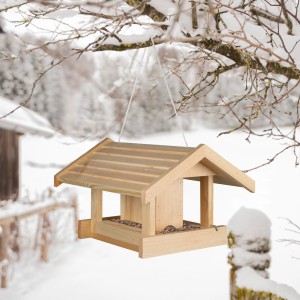 Windhager Vogelfuttersilo Rastkogel aus hellem FSC®-Holz im winterlichen Garten.