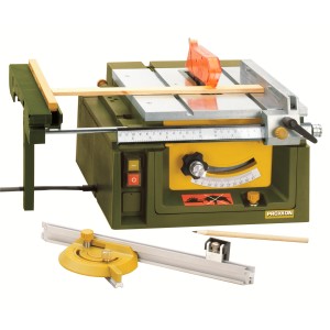 Proxxon Feinschnitt-Tischkreissäge FET 200 W mit Zubehör für präzise Sägearbeiten.