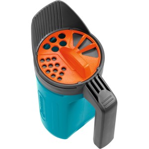 Gardena Kleinstreuer für Streusalz, Dünger und Saatgut. Handstreuer mit Dosiersystem.