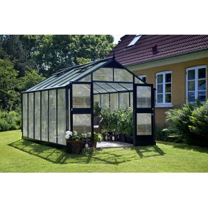 Juliana Gewächshaus Premium 13 Anthrazit, 13 m², mit geöffneter Doppeltür im Garten.
