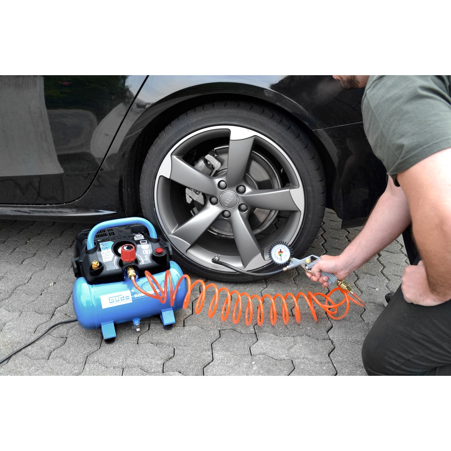 Güde Kompressor Airpower 190/08/6 beim Aufpumpen eines Autoreifens.