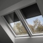 Velux Solar-Rollladen SSL, 55x70 cm, Alu am Dachfenster für Hitzeschutz und Verdunkelung.