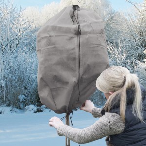 Winterschutz Thermomantel Stein, 150x70cm, zum Schutz von Pflanzen vor Frost und Schnee.