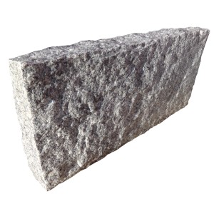 Graue Granit-Palisade, gestockte Oberfläche, 7x25x50 cm, für Garten- und Grundstückgestaltung.