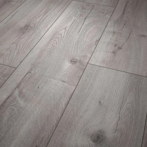 Egger NatureSense Aqua Laminat in Grau mit Holzoptik, wasserfest und für Feuchträume geeignet.