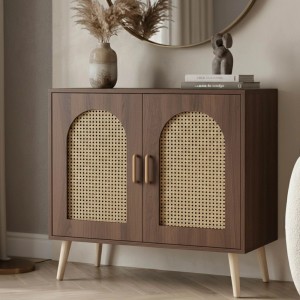 Braune MCW Kommode mit Poly-Rattan-Türen und Holzgriffen, 79x80x40 cm.