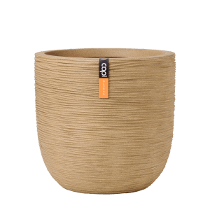 Beiger Capi Europe Blumentopf Kugel Rib NL, Ø 35 cm, mit gerippter Oberfläche.