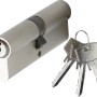 Haustür Zylinder mit drei Schlüsseln für erhöhte Sicherheit.