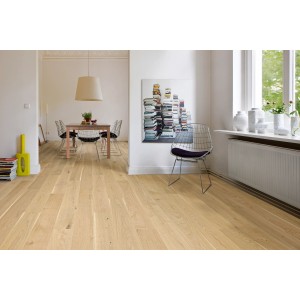 Verlegtes, lackiertes Eiche Parkett Invisible Country als Landhausdiele im Wohnraum.