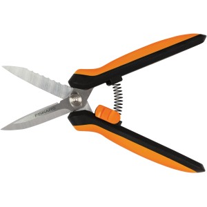 Fiskars Mehrzweck-Gartenschere SP320, orange-schwarz, mit Drahtschneider und gezahnter Klinge.