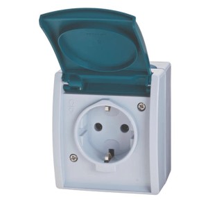 Aufputz-Feuchtraumsteckdose Ocean von Busch-Jaeger, IP44, blau-grau mit Klappdeckel.