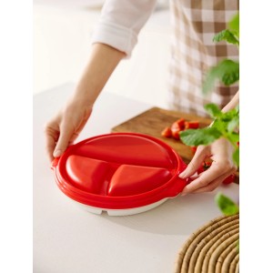 Roter Rotho Mikrowellenteller Micro Clever 0,75 l mit Fächern und Deckel.