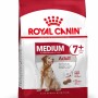 Royal Canin Medium Adult 7+ Trockenfutter für mittelgroße Hunde ab 7 Jahren, 4kg Packung.