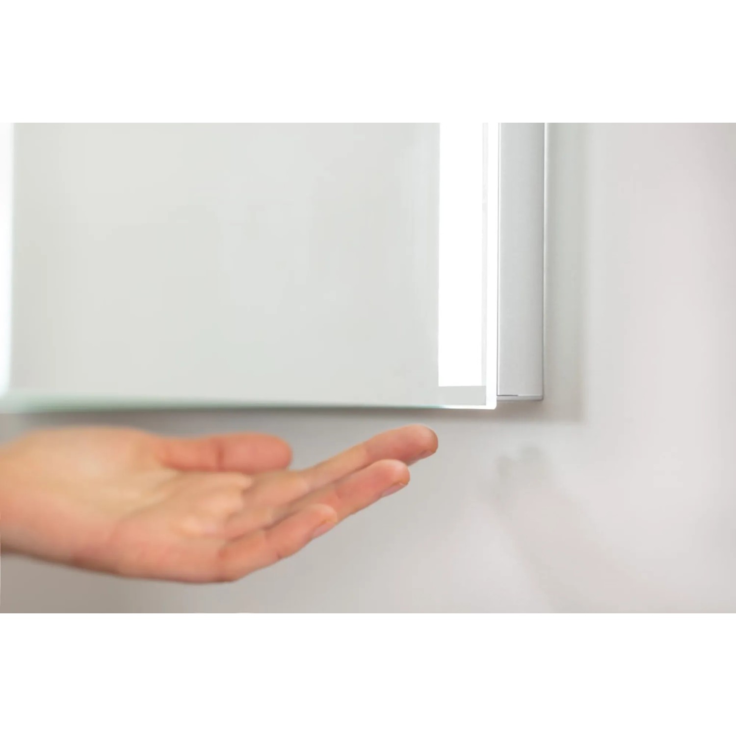 Fackelmann LED-Spiegel Brillant Light, 40 cm, mit Sensorschalter und LED-Leuchtstreifen.