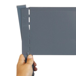 Bellissa Bodenanker 20 cm Corten für Rasenkante, Detailaufnahme der Montage.