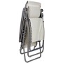 Zusammengeklappter Lafuma Relaxsessel RSXA CLIP Batyline® Seigle II, Gartenstuhl mit grauem Gestell und beigem Bezug.