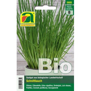 Austrosaat Schnittlauch Staro Samenpackung mit frischem, grünen Schnittlauch.