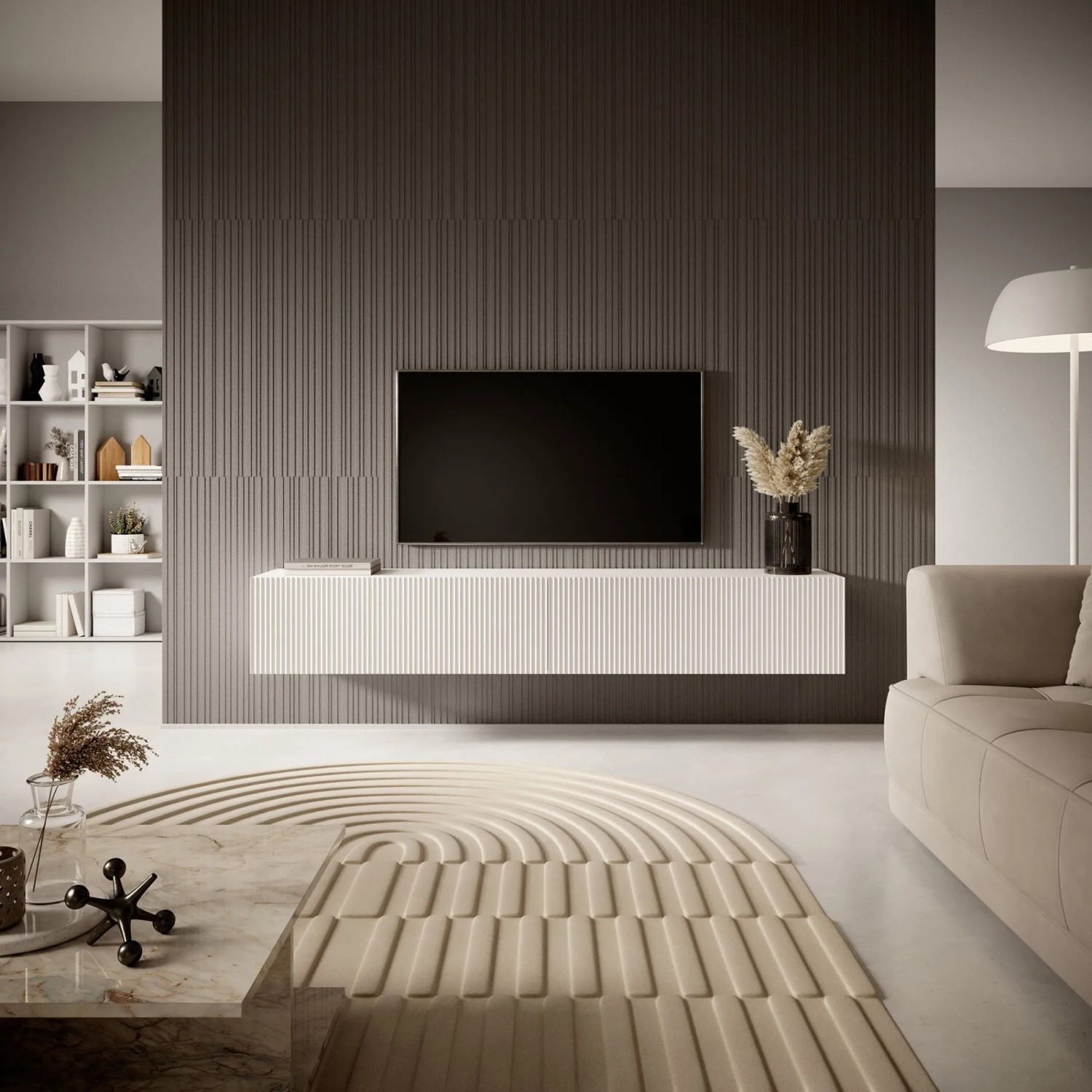 Weißes Selsey TV-Hängeboard Veldio mit geriffelter Lamellenfront im modernen Wohnzimmer. Schwebender TV-Schrank mit Stauraum.
