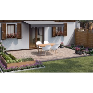 Verlegte rosarote Quarzit-Polygonalplatten Rio Rosario auf Terrasse mit Gartenmöbeln.