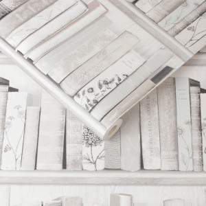 Papiertapete Fresco mit Bücherregal-Motiv in Weiß und Blau.