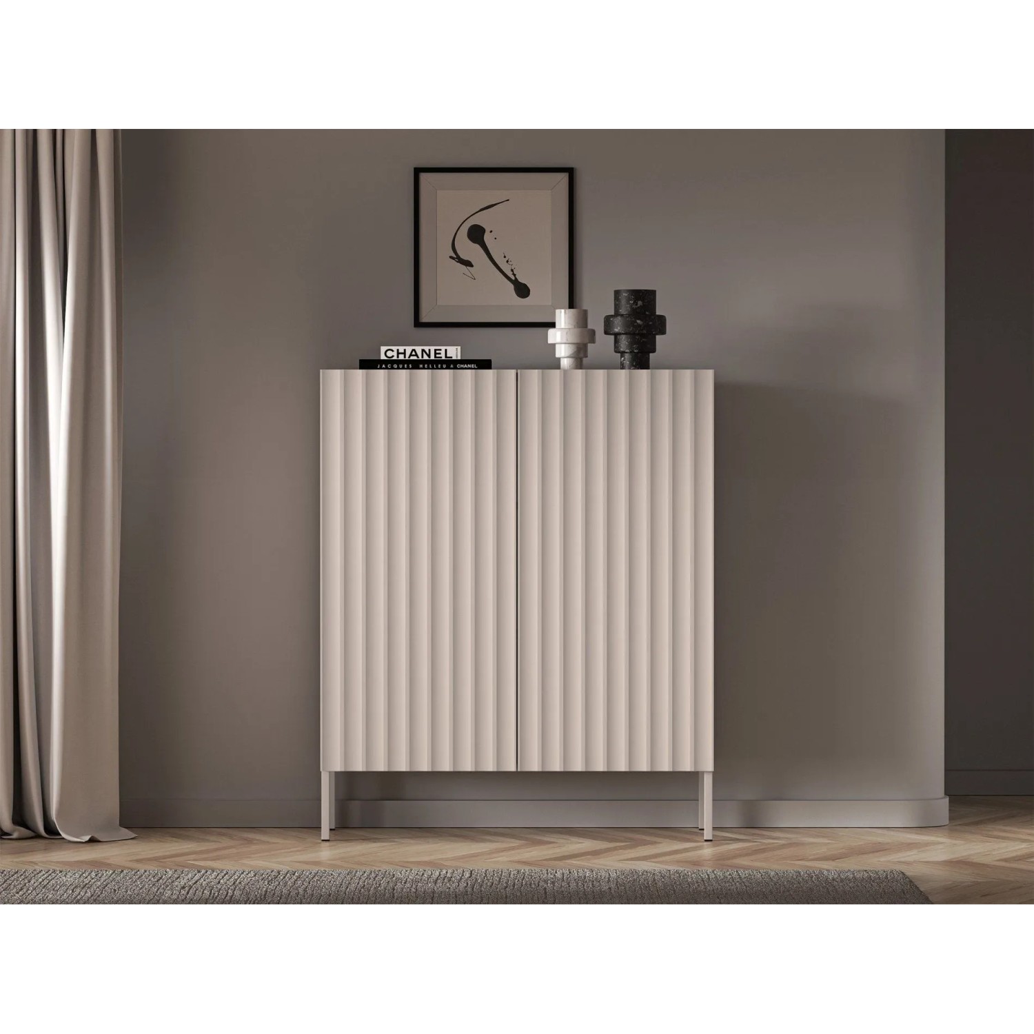 Modernes Selsey Highboard in Kaschmir, zweitürig mit gerillten Fronten und schlanken Metallbeinen. Elegante Kommode.